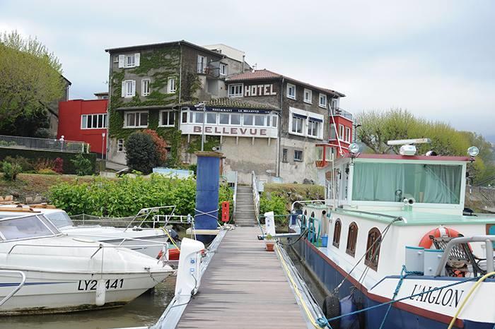 Hotel Le Bellevue Les Roches-de-Condrieu Exteriör bild